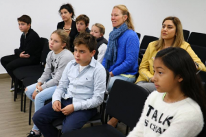 Algunos de los chicos argentinos esperando hacer su Promesa de Lealtad
